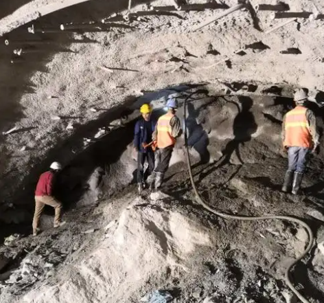 东洲拱顶带模注浆料的施工流程及注意事项